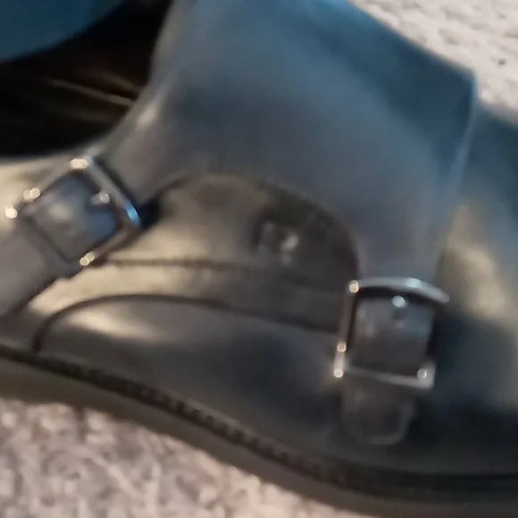 Shoes - Picture 4 of 5